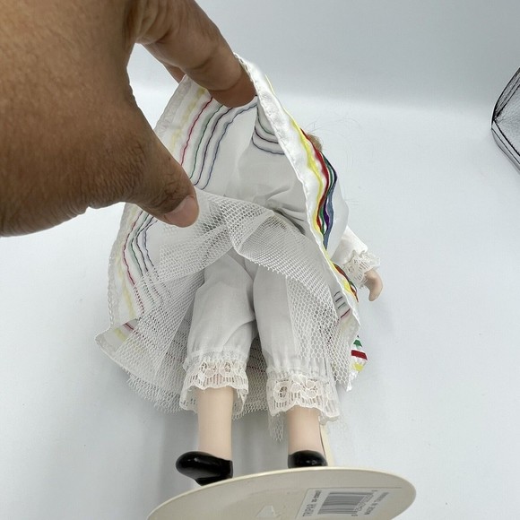 Royalton Porcelain Doll 1998 Wanda Storybook Doll Hand Painted Poland 10 Inches - Picture 16 of 16